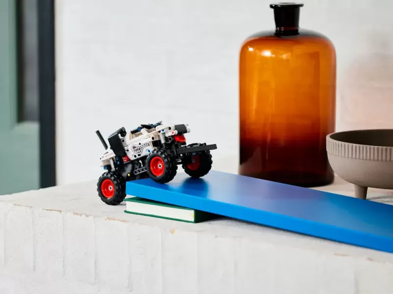 Конструктор LEGO Technic Внедорожник монстр-трак Далматин, 244 детали, 7+ photo 7